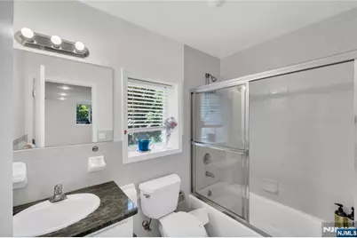 290 Mohegan Way, Fort Lee, NJ 07024 - Photo 23
