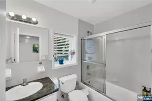 290 Mohegan Way, Fort Lee, NJ 07024 - Photo 23