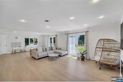 290 Mohegan Way, Fort Lee, NJ 07024 - Photo 3