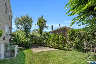 290 Mohegan Way, Fort Lee, NJ 07024 - Photo 31