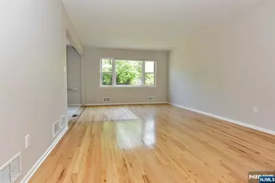 33 Millar Court A #A, Paramus, NJ 07462 - Photo 5