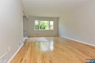 33 Millar Ct A, Paramus, NJ 07462 - Photo 5