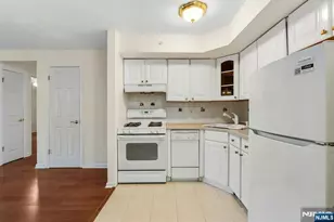 1419 Faulkner Ct, Mahwah, NJ 07430 - Photo 5