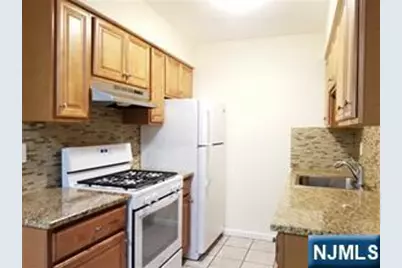 280 Undercliff Avenue 2 #2, Edgewater, NJ 07020 - Photo 5