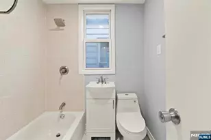 149 Wegman Pkwy, Jersey City, NJ 07305 - Photo 23