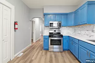 149 Wegman Pkwy, Jersey City, NJ 07305 - Photo 3