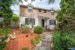 81 Grayson Pl, Teaneck Township, NJ 07666 - Photo 1