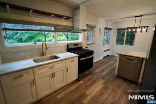 154 Jefferson Ave, River Edge, NJ 07661 - Photo 7