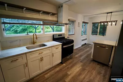 154 Jefferson Avenue, River Edge, NJ 07661 - Photo 7