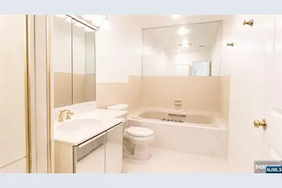 300 Gorge Road 53 #53, Cliffside Park, NJ 07010 - Photo 17