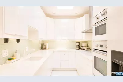 300 Gorge Road 53 #53, Cliffside Park, NJ 07010 - Photo 11
