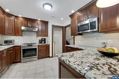 15-10 Mandon Place, Fair Lawn, NJ 07410 - Photo 13