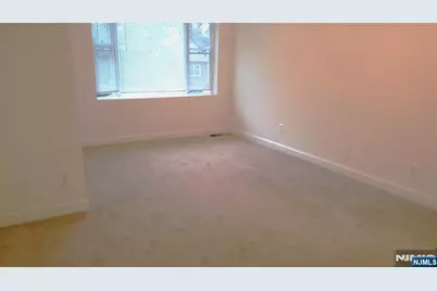 186 Elm Avenue 1st Fl #1st Fl, Teaneck Township, NJ 07666 - Photo 3