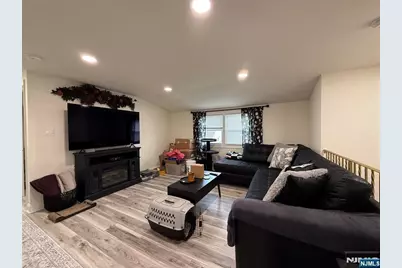 51 Echo Place 2nd Fl #2nd fl, Elmwood Park, NJ 07407 - Photo 3