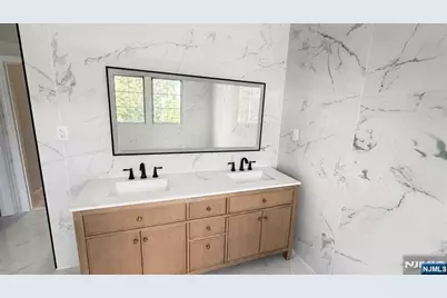295 Georgian Drive, Paramus, NJ 07652 - Photo 9