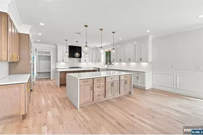 295 Georgian Drive, Paramus, NJ 07652 - Photo 9
