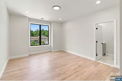 295 Georgian Drive, Paramus, NJ 07652 - Photo 33