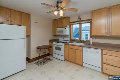 81 Savoy Place 2nd Floor #2nd Floor, Prospect Park, NJ 07508 - Photo 7