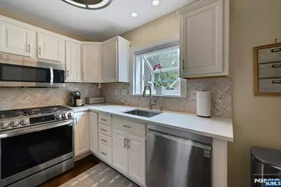 49 Washington Avenue, River Edge, NJ 07661 - Photo 15