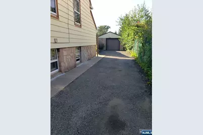 85 Linden Avenue, Elmwood Park, NJ 07407 - Photo 5