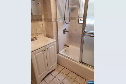 85 Linden Avenue, Elmwood Park, NJ 07407 - Photo 9