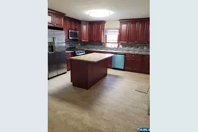 85 Linden Avenue, Elmwood Park, NJ 07407 - Photo 7