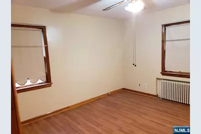 85 Linden Avenue, Elmwood Park, NJ 07407 - Photo 11