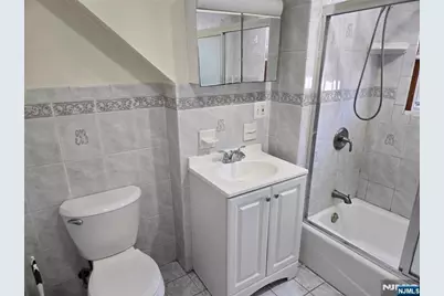 85 Linden Avenue, Elmwood Park, NJ 07407 - Photo 5