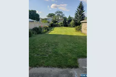 85 Linden Avenue, Elmwood Park, NJ 07407 - Photo 3