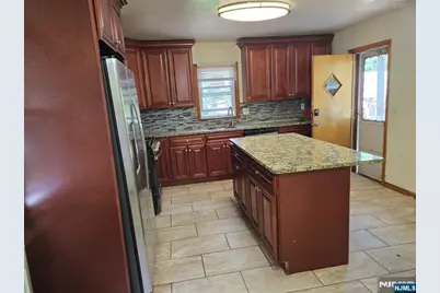 85 Linden Avenue, Elmwood Park, NJ 07407 - Photo 1
