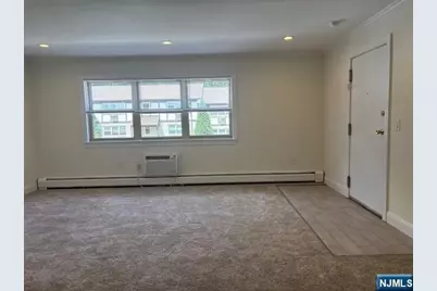 117 Treetop 11 #11, Bloomingdale, NJ 07403 - Photo 5