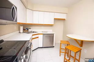 507 Windsor Dr 107, Palisades Park, NJ 07650 - Photo 7