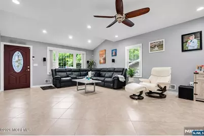 247 Post Avenue, Lyndhurst Township, NJ 07071 - Photo 5