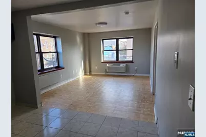 2401 Bergenline Avenue 3H #3H, Union City, NJ 07087 - Photo 9