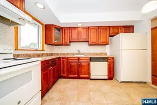 20 Lafayette St, Little Ferry, NJ 07643 - Photo 5