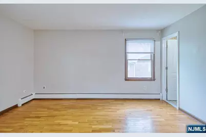 44 Newcomb Road 1 Fl #1 FL, Tenafly, NJ 07670 - Photo 7