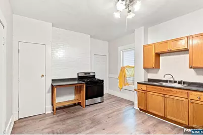 39 Hillman Street, Paterson, NJ 07522 - Photo 7