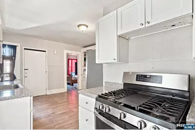 39 Hillman Street, Paterson, NJ 07522 - Photo 13