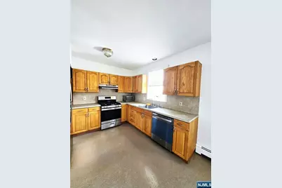 438 Columbia Avenue 2 Fl #2 FL, Cliffside Park, NJ 07010 - Photo 3