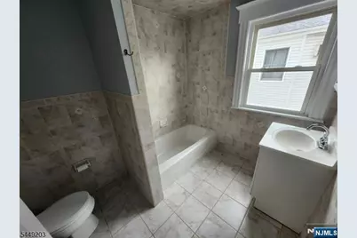 33 Livingston Avenue, Lyndhurst Township, NJ 07071 - Photo 19
