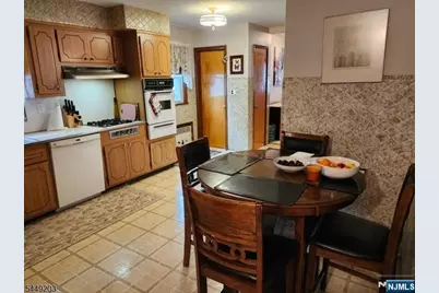33 Livingston Avenue, Lyndhurst Township, NJ 07071 - Photo 9