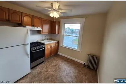 33 Livingston Avenue, Lyndhurst Township, NJ 07071 - Photo 17