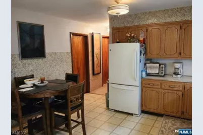33 Livingston Avenue, Lyndhurst Township, NJ 07071 - Photo 7