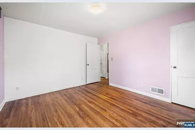 10 Greenwich Street, Bergenfield, NJ 07621 - Photo 5