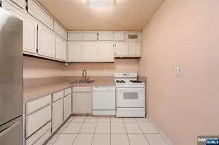 2100 Linwood 17C, Fort Lee, NJ 07024 - Photo 3