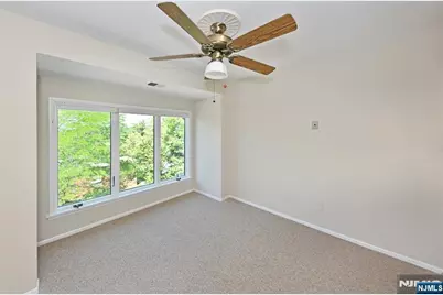 204 Indian Hollow 204 #204, Mahwah, NJ 07430 - Photo 5