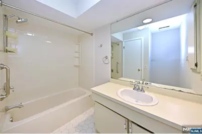 204 Indian Hollow 204 #204, Mahwah, NJ 07430 - Photo 13