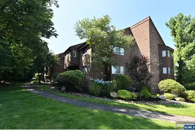 204 Indian Hollow 204 #204, Mahwah, NJ 07430 - Photo 17