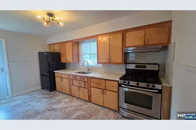 122 Westview Avenue, Paramus, NJ 07652 - Photo 5