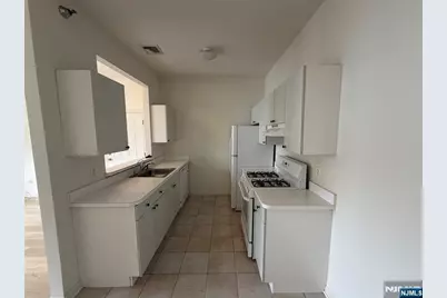 33 Prospect Street 10 #10, Palisades Park, NJ 07650 - Photo 5